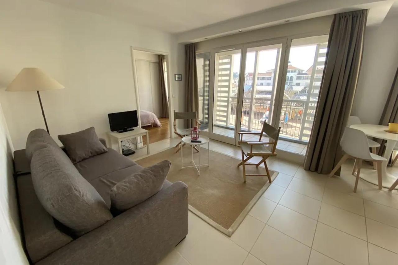 Cocoon 45 M With Balcony Near The *